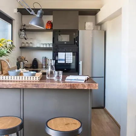 Plum Guide - Falconry Apartment