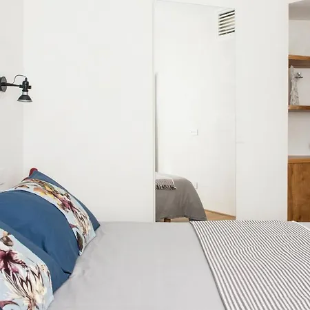 Apartment Plum Guide - Falconry *